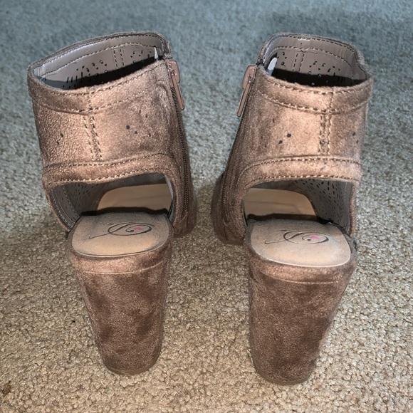 NWOT Women’s Brown Zip Up Heels - Size 6.5 - Picture 4 of 6